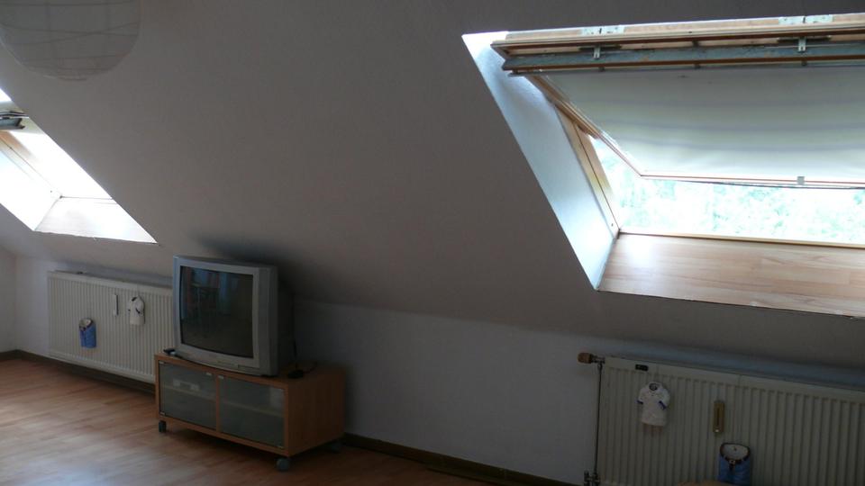 Dachgeschoßwohnung Duisburg Mittelmeiderich - 2 Zimmer, 45 m&sup2;, 300&euro; | Angebot:26613561