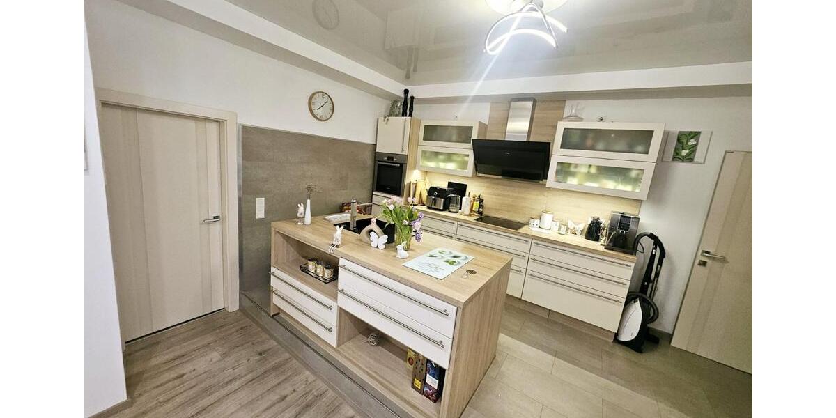 Etagenwohnung Mönchengladbach Süd - 2 Zimmer, 132 m&sup2;, 199.000&euro; | Angebot:25043820