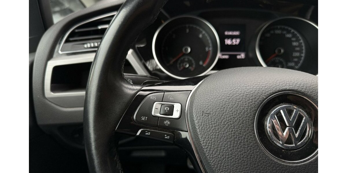 VW Touran 1.Hd / Automatik / AHK / 7 Sitze / Navi 110.000 km 23.490 &euro; Mönchengladbach 41066