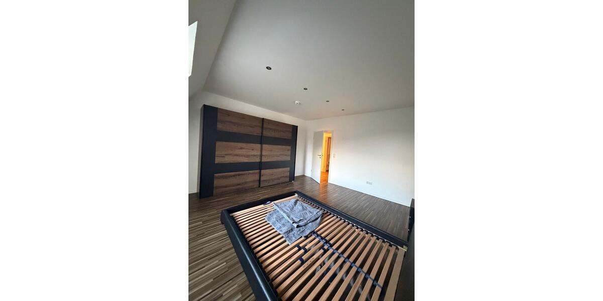 Dachgeschoßwohnung Duisburg Essenberg - 2 Zimmer, 92 m&sup2;, 1.160&euro; | Angebot:25146673