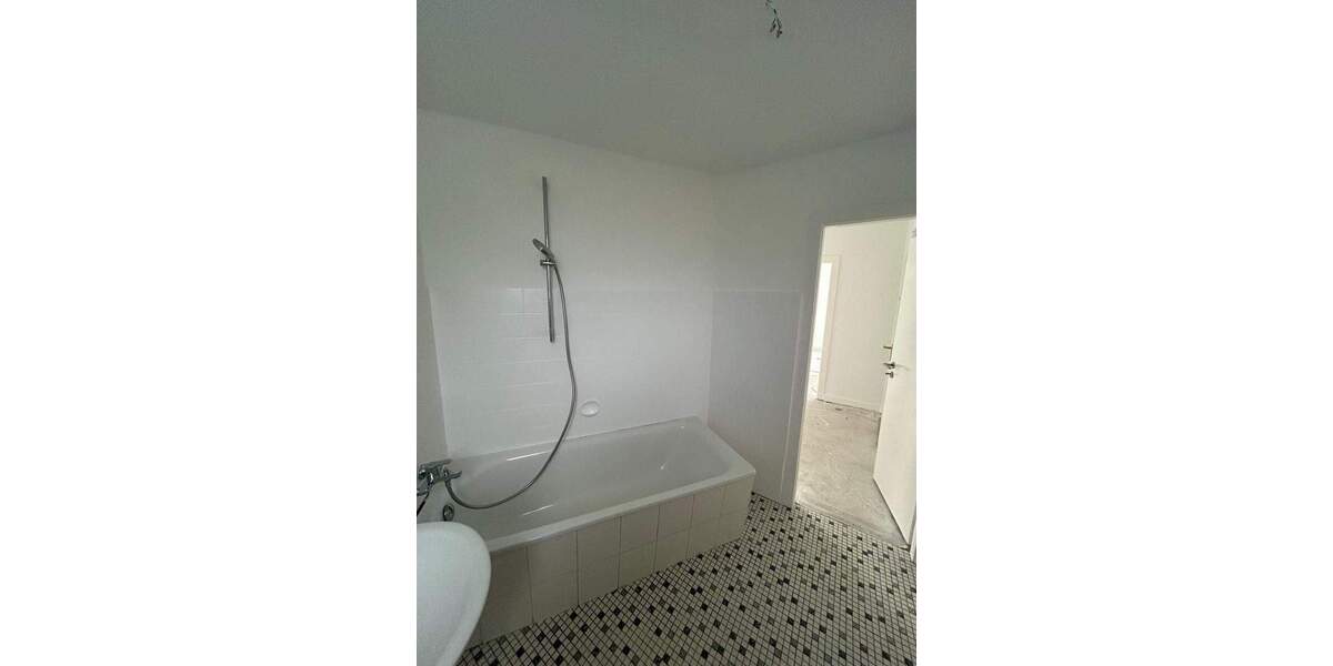 Etagenwohnung Düsseldorf Rath - 3 Zimmer, 92 m&sup2;, 1.250&euro; | Angebot:25774706