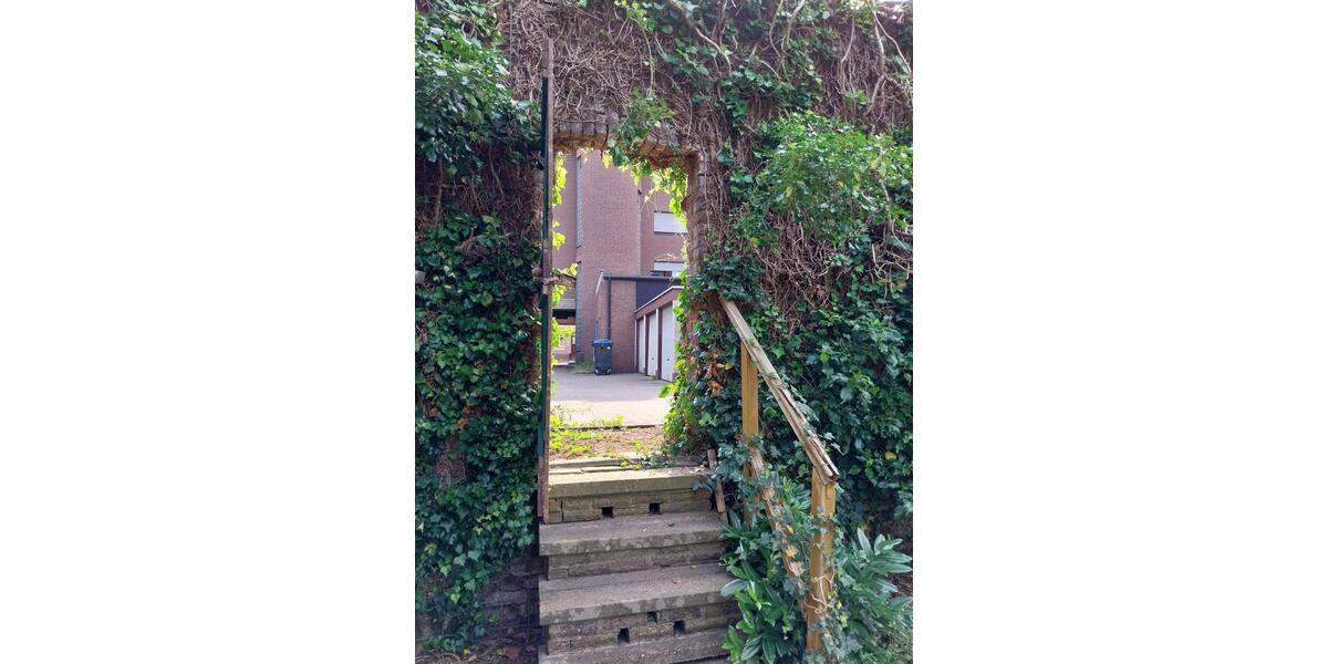 Etagenwohnung Mönchengladbach West - 3 Zimmer, 150 m&sup2;, 1.200&euro; | Angebot:24625176