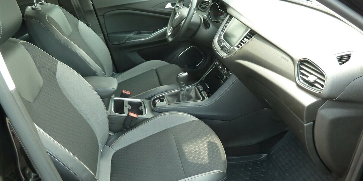 Opel Grandland X Innovation Klimaautomatik Navi Alu18´´ 110.000 km 14.900 &euro; Ratingen 40885