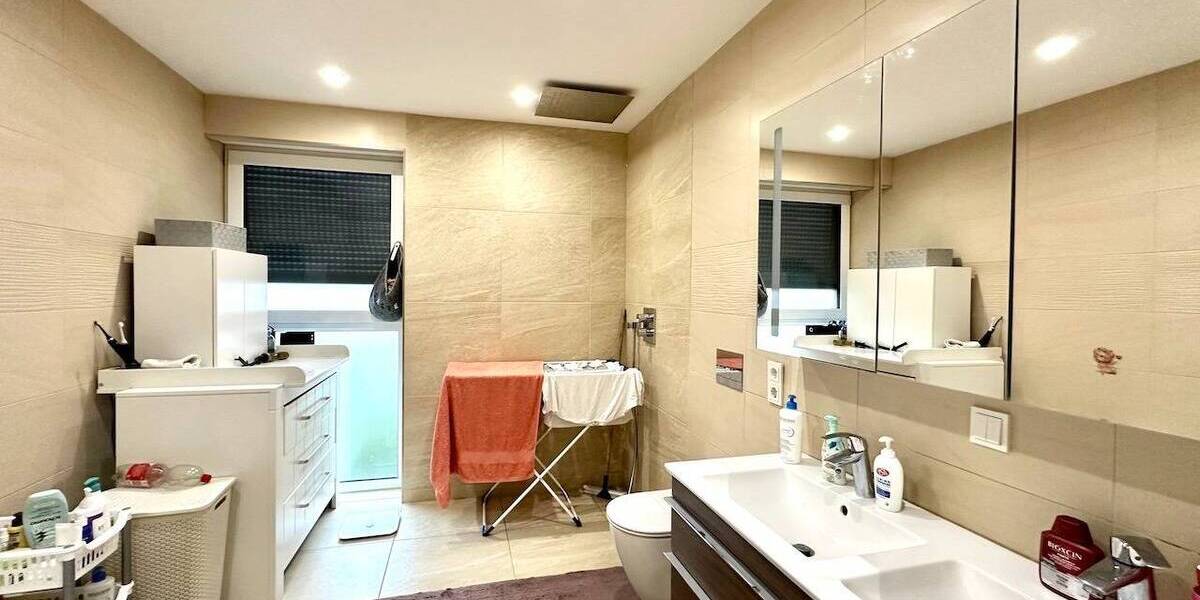 Einfamilienhaus Neuss Stadionviertel - 7 Zimmer, 255 m&sup2;, 998.000&euro; | Angebot:26657257