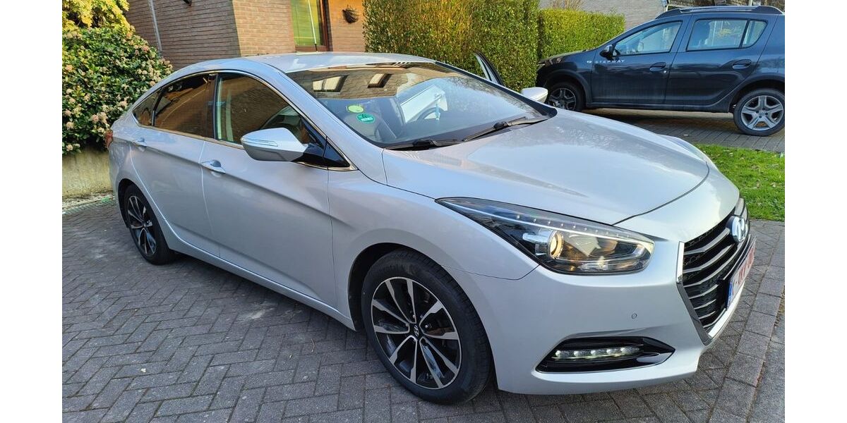 Hyundai i40 185.000 km 8.200 &euro; Krefeld 47798