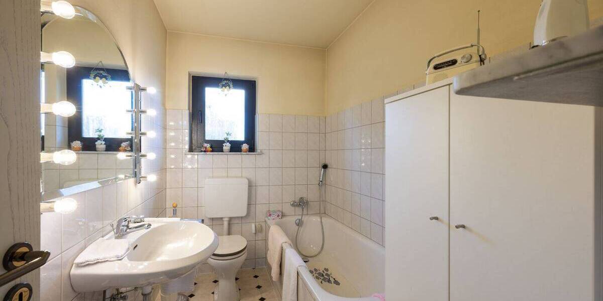 Mehrfamilienhaus, Wohnhaus Krefeld Uerdingen - 8 Zimmer, 189 m&sup2;, 475.000&euro; | Angebot:26695172
