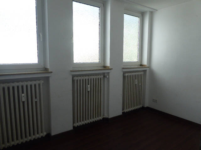 Gewerbeobjekt Düsseldorf Rath - 8 Zimmer, 156 m&sup2;, 350.000&euro; | Angebot:25665195