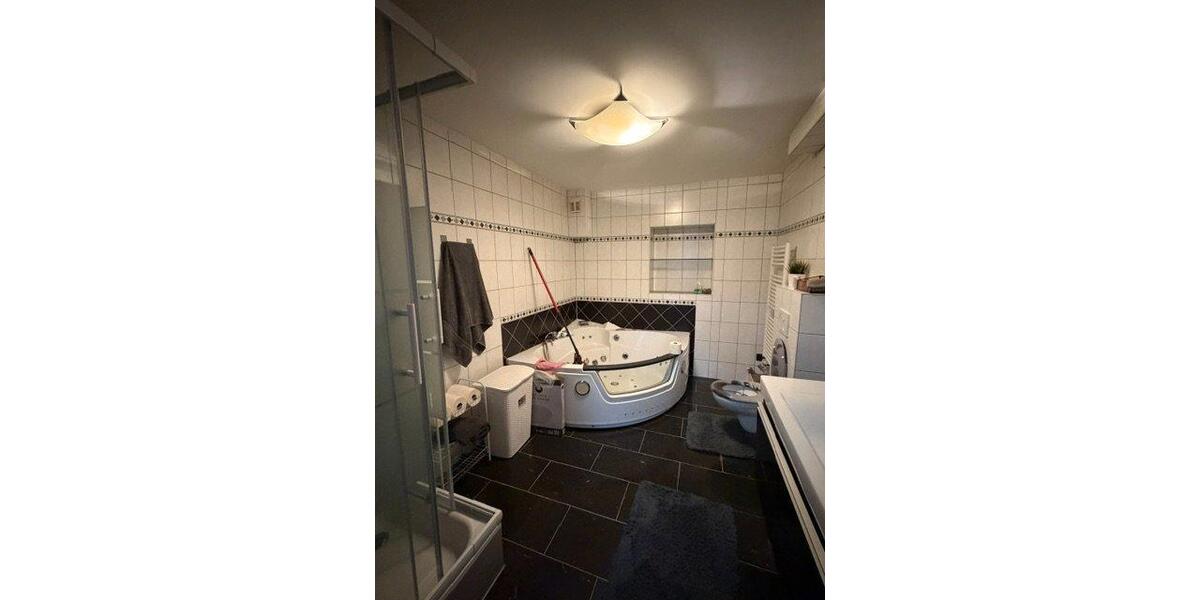 Etagenwohnung Moers Rheinkamp - 4 Zimmer, 120 m&sup2;, 1.300&euro; | Angebot:26424047