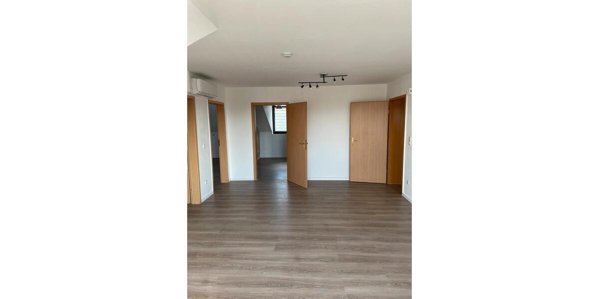 Dachgeschoßwohnung Mönchengladbach Süd - 3 Zimmer, 79 m&sup2;, 600&euro; | Angebot:26669617