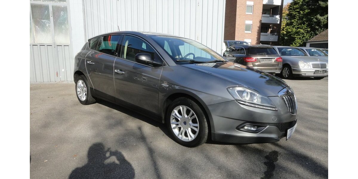 Lancia Delta Oro 1,9d 140 KW HU11/27 Klimatr+Navi+Leder 167.000 km 4.900 &euro; Neuss 41462