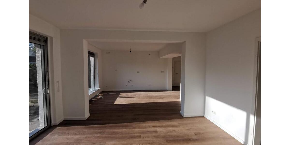 Erdgeschoßwohnung Hilden - 7 Zimmer, 155 m&sup2;, 2.050&euro; | Angebot:26013823