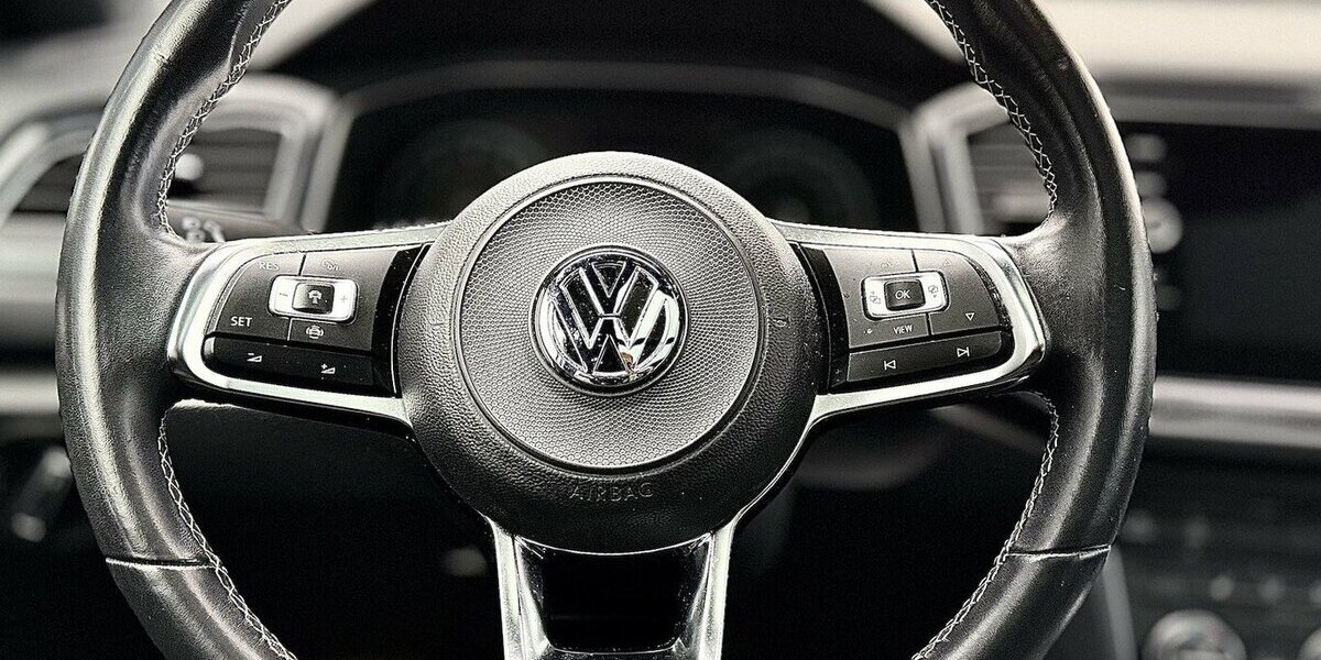 VW T-Roc R-line / Pano / 1. Hd / Kamera / AHK 93.000 km 22.890 &euro; Mönchengladbach 41066