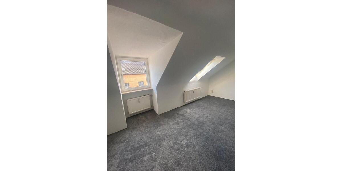 Dachgeschoßwohnung Duisburg Duisburg-Mitte - 2 Zimmer, 65 m&sup2;, 425&euro; | Angebot:26262987