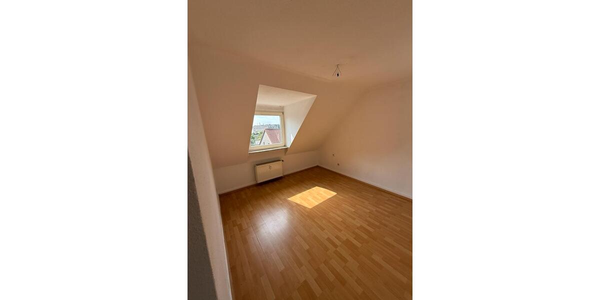 Dachgeschoßwohnung Duisburg Mittelmeiderich - 2.5 Zimmer, 40 m&sup2;, 370&euro; | Angebot:26480763