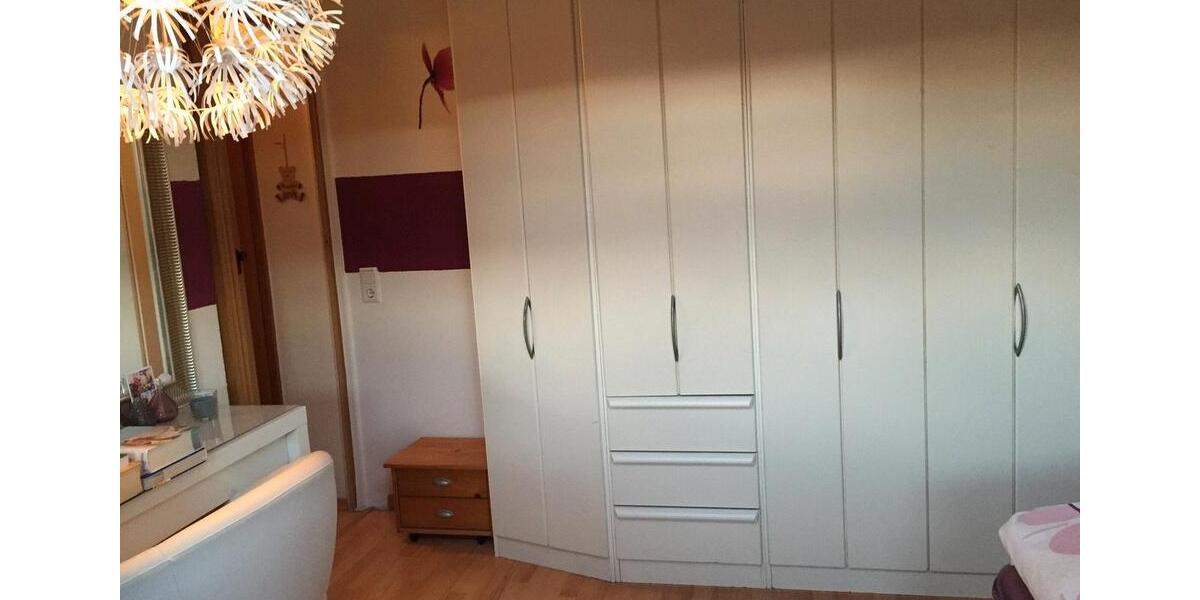 Dachgeschoßwohnung Duisburg Mittelmeiderich - 2 Zimmer, 45 m&sup2;, 300&euro; | Angebot:26613561