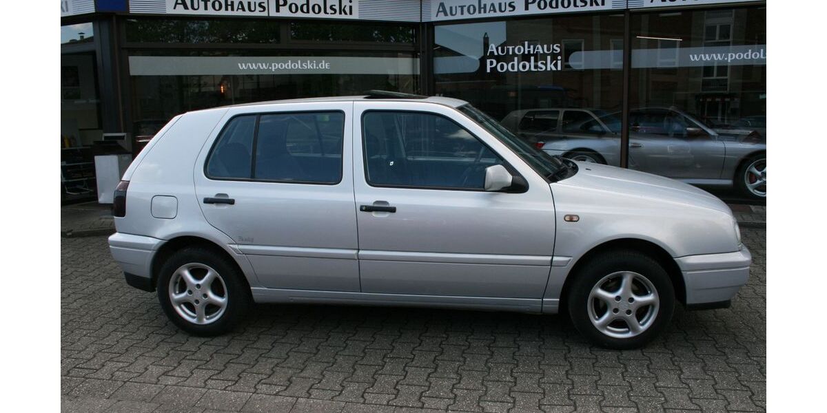 VW Golf 145.592 km 4.900 &euro; Mönchengladbach 41065