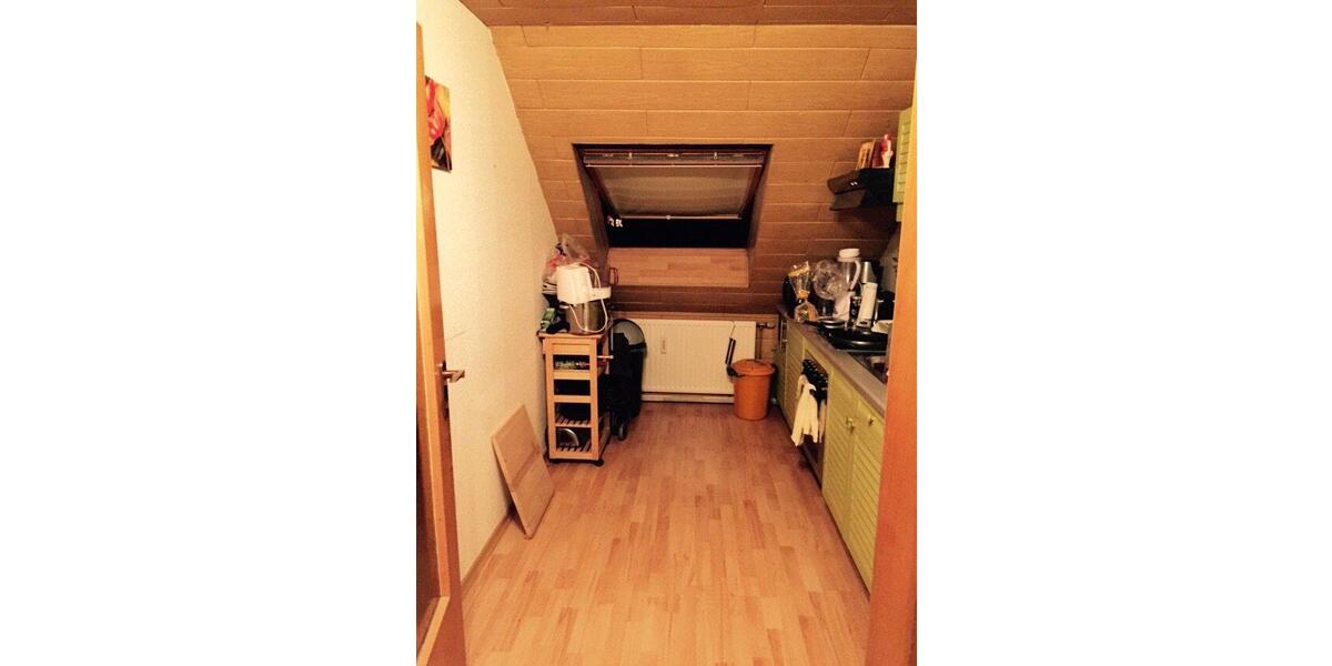 Dachgeschoßwohnung Duisburg Mittelmeiderich - 2 Zimmer, 45 m&sup2;, 300&euro; | Angebot:26613561