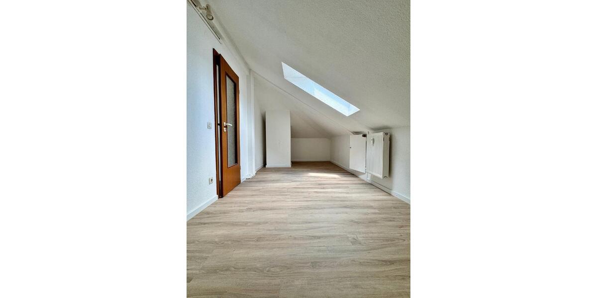 Dachgeschoßwohnung Haan - 2.5 Zimmer, 100 m&sup2;, 790&euro; | Angebot:25784474