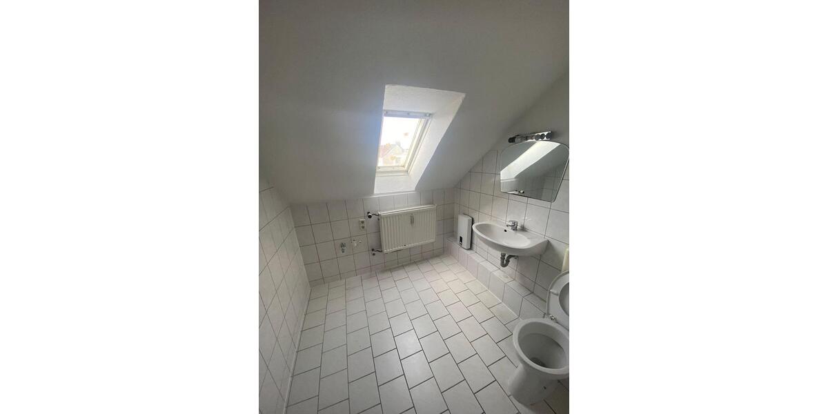 Dachgeschoßwohnung Duisburg Duisburg-Mitte - 2 Zimmer, 65 m&sup2;, 450&euro; | Angebot:25052498