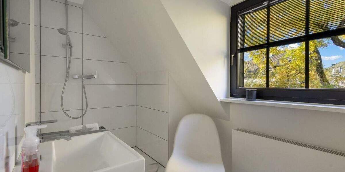 Reihenmittelhaus Krefeld Cracau - 7 Zimmer, 202 m&sup2;, 1.590.000&euro; | Angebot:25738411