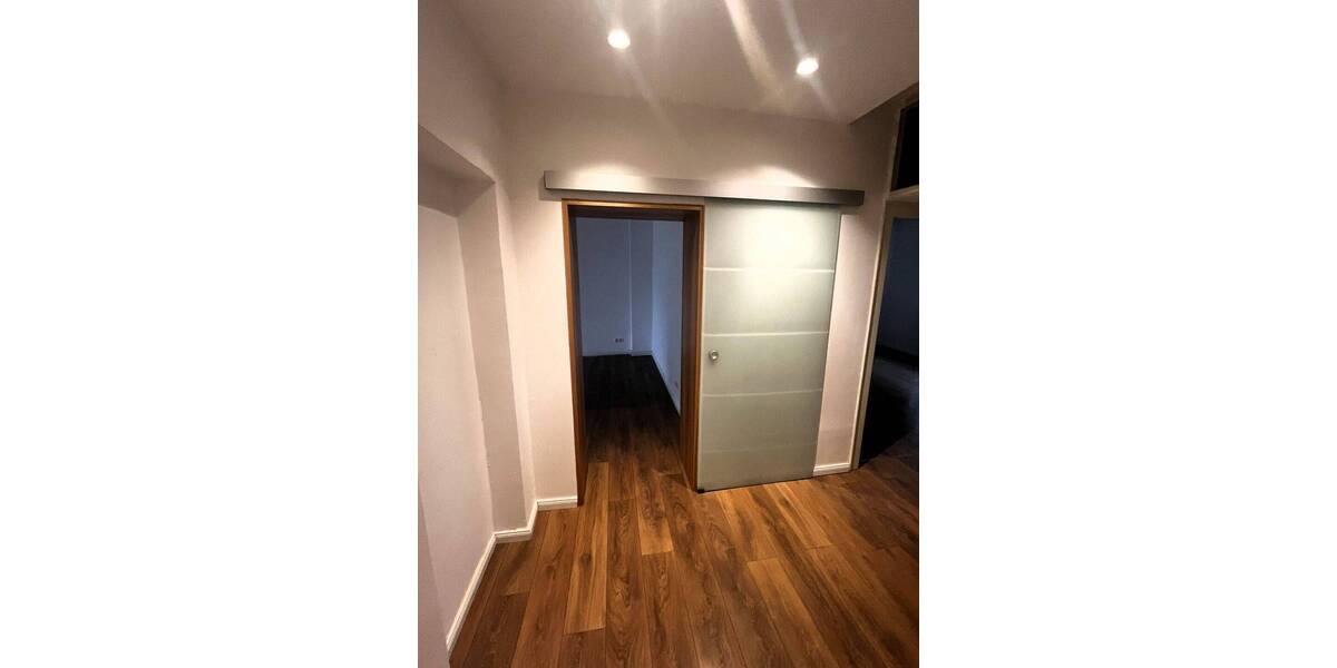 Etagenwohnung Düsseldorf Wersten - 4 Zimmer, 127 m&sup2;, 1.150&euro; | Angebot:26702845