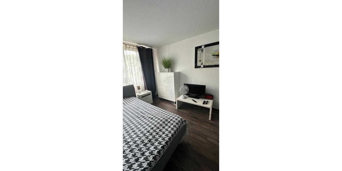 Etagenwohnung Düsseldorf Pempelfort - 1 Zimmer, 33 m&sup2;, 895&euro; | Angebot:25635921
