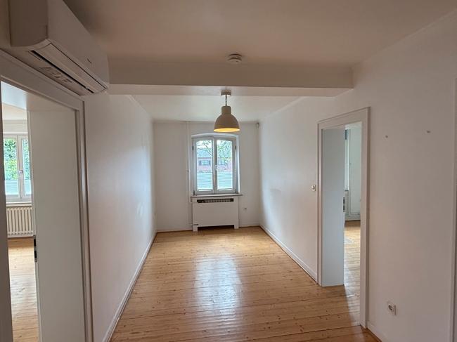Erdgeschoßwohnung Duisburg Rheinhausen - 7 Zimmer, 211 m&sup2;, 2.000&euro; | Angebot:25962714