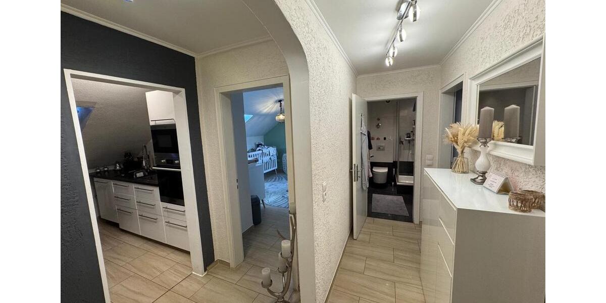 Dachgeschoßwohnung Duisburg Essenberg - 3 Zimmer, 68 m&sup2;, 760&euro; | Angebot:25857292