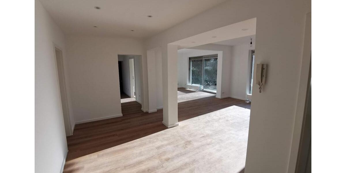 Erdgeschoßwohnung Hilden - 7 Zimmer, 155 m&sup2;, 2.050&euro; | Angebot:26013823