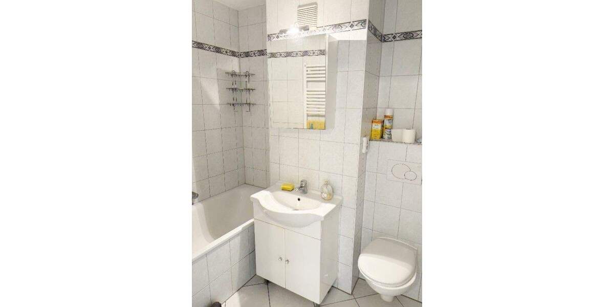 Etagenwohnung Düsseldorf Benrath - 3 Zimmer, 92 m&sup2;, 1.050&euro; | Angebot:25880128