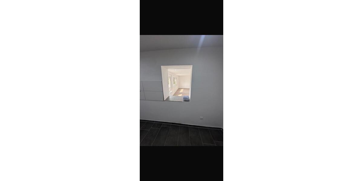 Etagenwohnung Duisburg Rheinhausen - 5 Zimmer, 180 m&sup2;, 1.300&euro; | Angebot:26516432