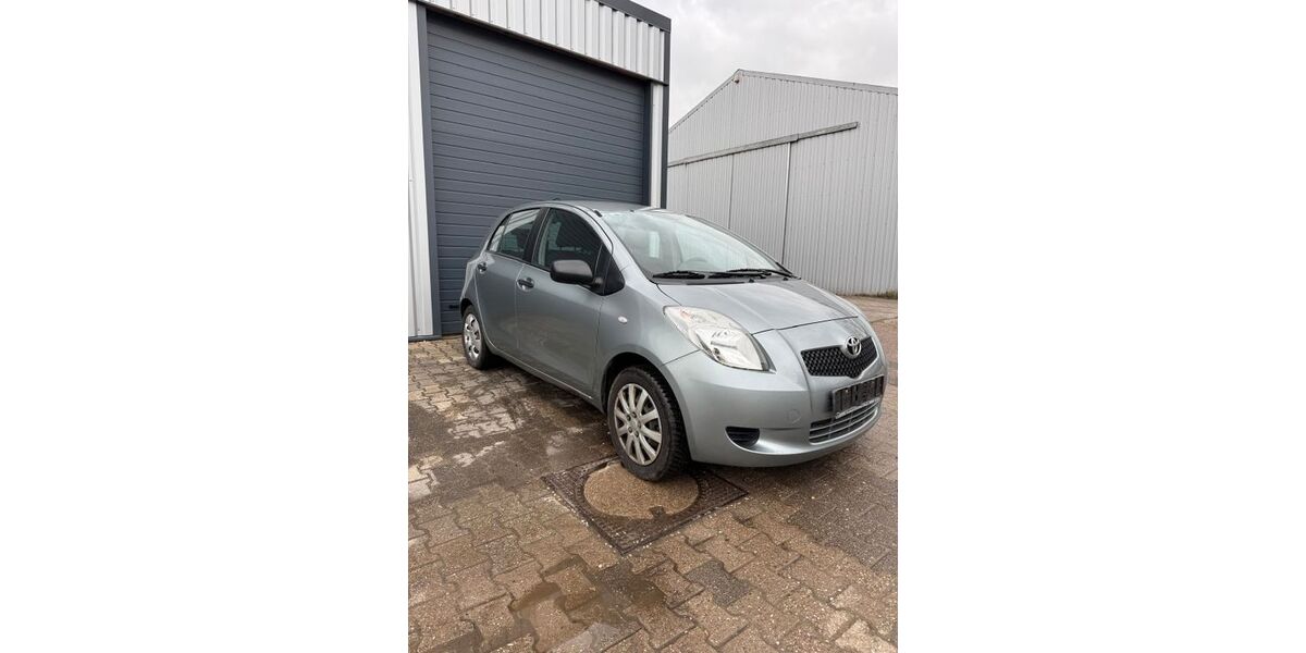 Toyota Yaris 80.000 km 3.200 &euro; Duisburg 47239