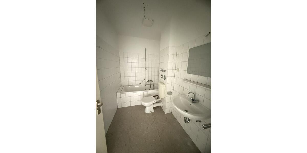 Dachgeschoßwohnung Duisburg Hamborn - 3.5 Zimmer, 68 m&sup2;, 363&euro; | Angebot:26539891