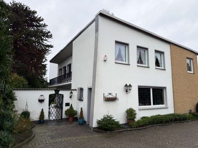 Einfamilienhaus Nettetal -Lobberich Lobberich - 10 Zimmer, 256 m&sup2;, 629.000&euro; | Angebot:26018054