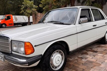 Mercedes-Benz 200 246.483 km 12.900 &euro; Langenfeld 40764