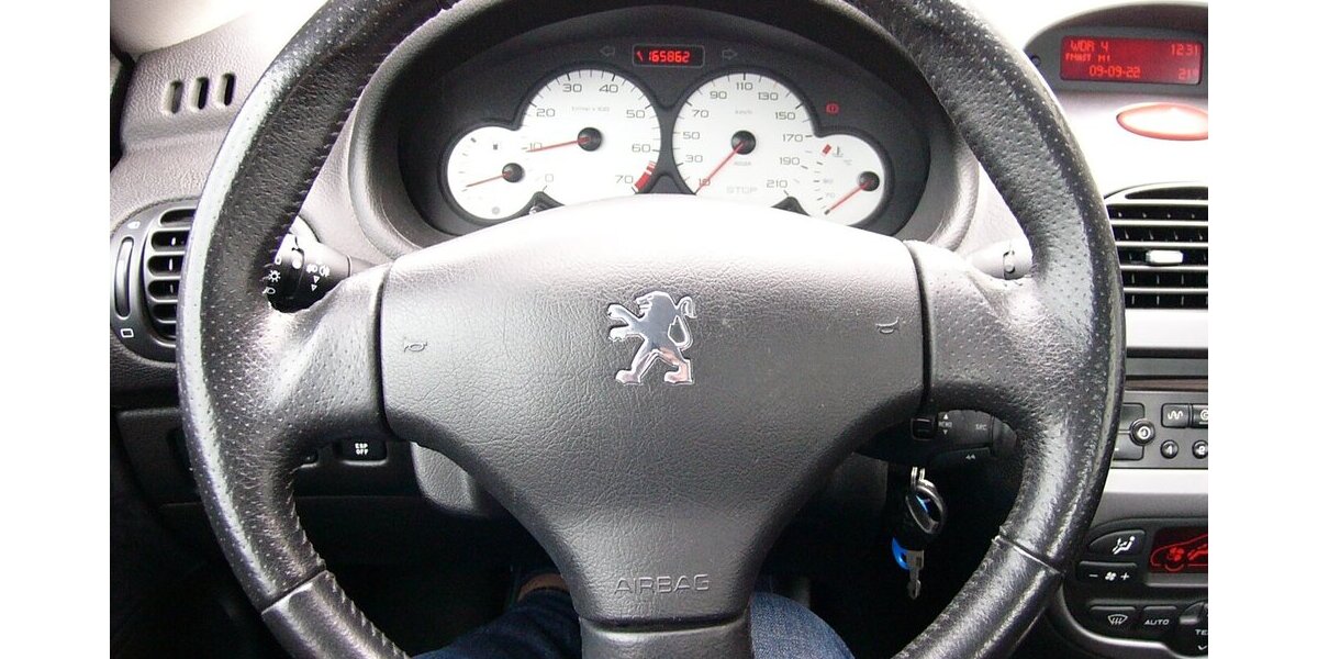 Peugeot 206 cc Cabrio Quiksilver Klimaautomatik Tüv 1/24 168.000 km 1.900 &euro; Ratingen 40885