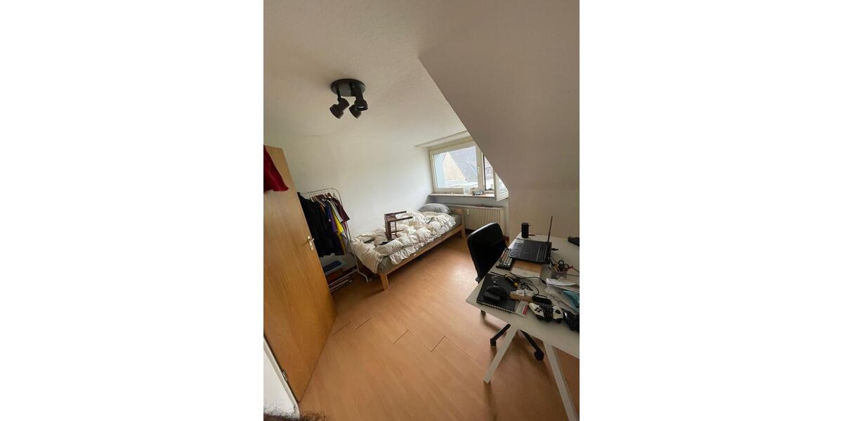 Dachgeschoßwohnung Düsseldorf Stadtbezirk 5 - 3 Zimmer, 57 m&sup2;, 500&euro; | Angebot:26664024