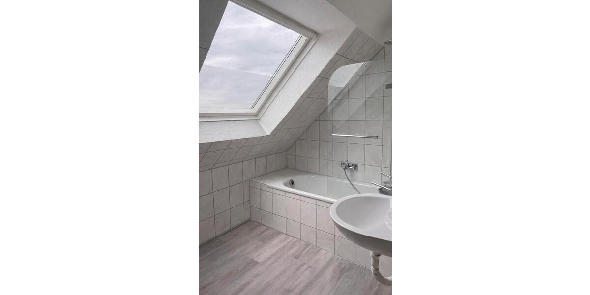 Maisonettenwohnung Duisburg Mittelmeiderich - 2 Zimmer, 75 m&sup2;, 850&euro; | Angebot:26659120