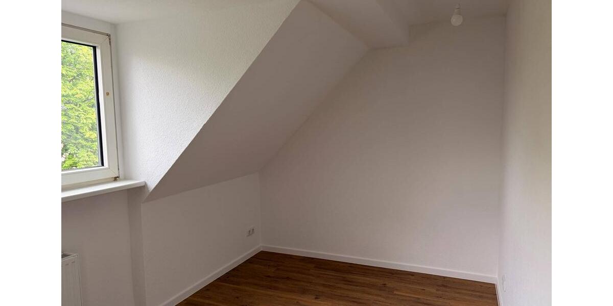 Dachgeschoßwohnung Düsseldorf Stadtbezirk 9 - 2 Zimmer, 49 m&sup2;, 590&euro; | Angebot:26603069