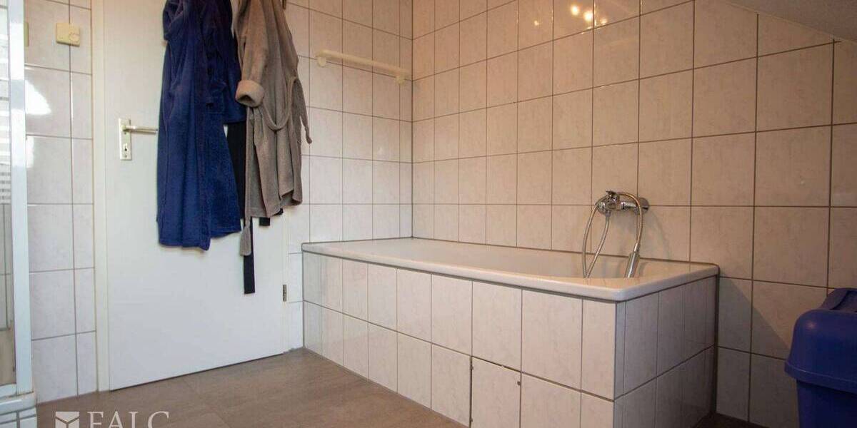 Etagenwohnung Grevenbroich Stadtmitte - 3 Zimmer, 82 m&sup2;, 219.000&euro; | Angebot:25998984