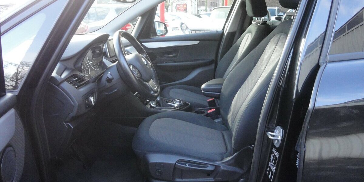 BMW 218 Active Tourer Autom Navi LED Klimatr.PDC SHZ 112.000 km 11.999 &euro; Neuss 41462