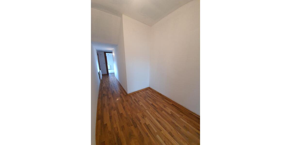 Dachgeschoßwohnung Duisburg Mittelmeiderich - 3 Zimmer, 1 m&sup2;, 700&euro; | Angebot:25844080
