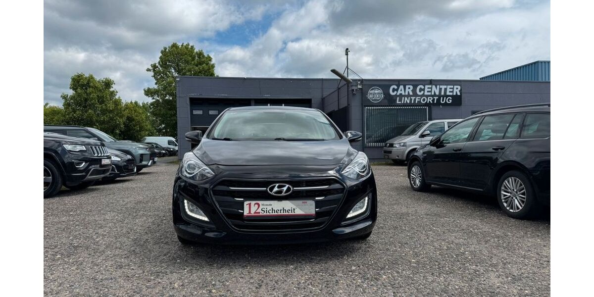 Hyundai i30 122.000 km 10.699 &euro; Kamp-Lintfort 47475