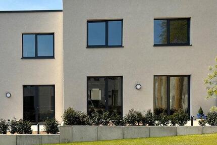 Haus Kaarst - 4 Zimmer, 135 m&sup2;, 2.595&euro; | Angebot:26195893