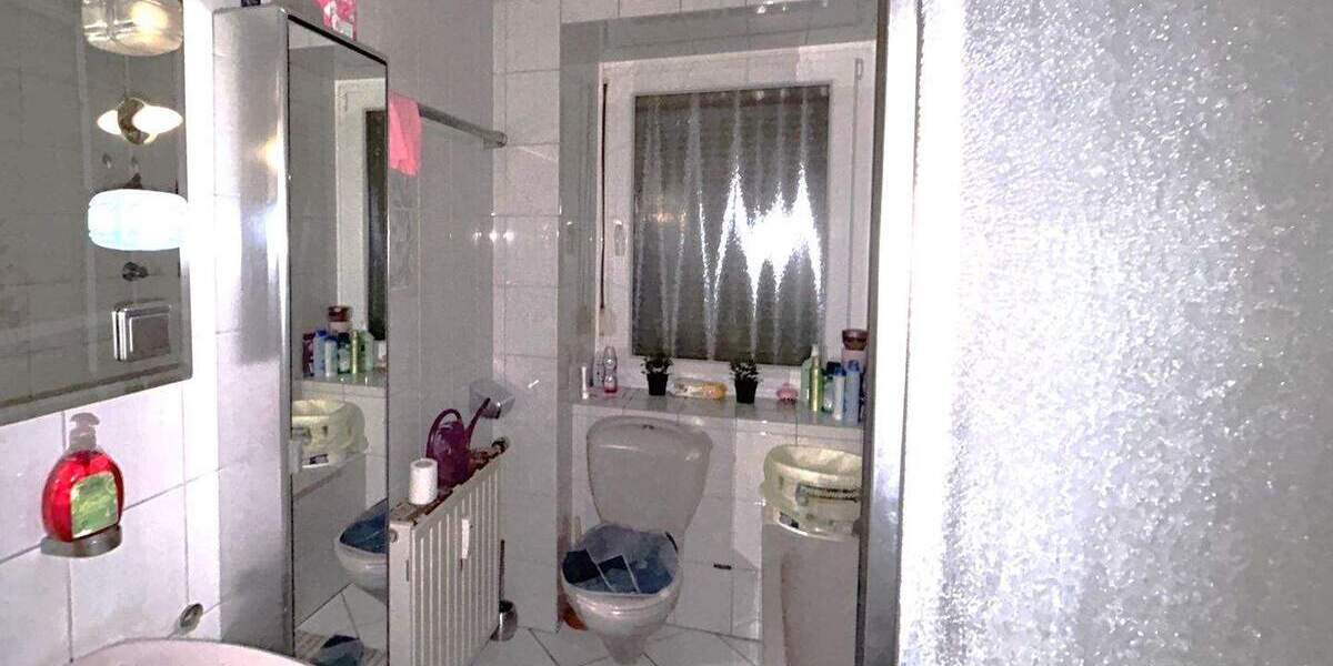 Etagenwohnung Duisburg Untermeiderich - 3 Zimmer, 82 m&sup2;, 119.000&euro; | Angebot:25865311