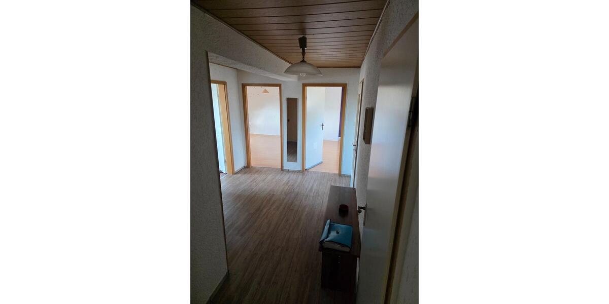 Dachgeschoßwohnung Oberhausen - 3.5 Zimmer, 8 m&sup2;, 590&euro; | Angebot:26001664