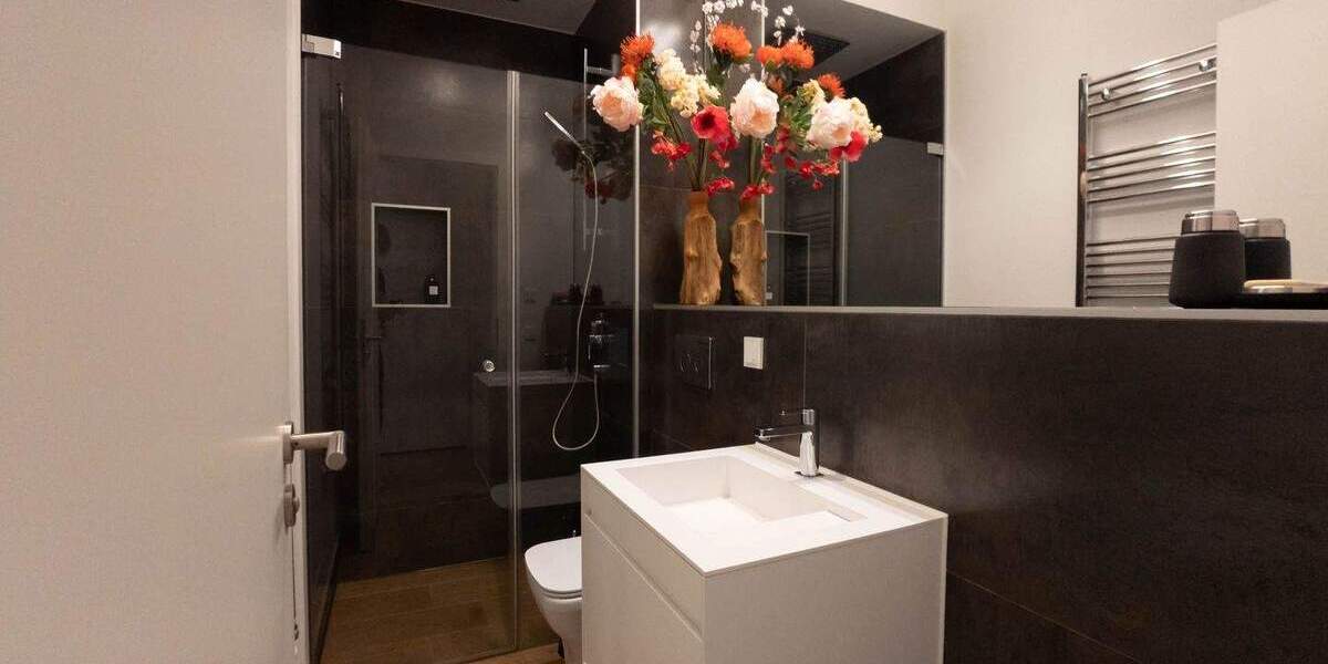 Etagenwohnung Düsseldorf Düsseltal - 4 Zimmer, 129 m&sup2;, 1.250.000&euro; | Angebot:25877193