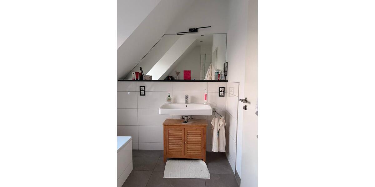 Dachgeschoßwohnung Düsseldorf Stadtbezirk 3 - 2 Zimmer, 64 m&sup2;, 1.400&euro; | Angebot:26644914