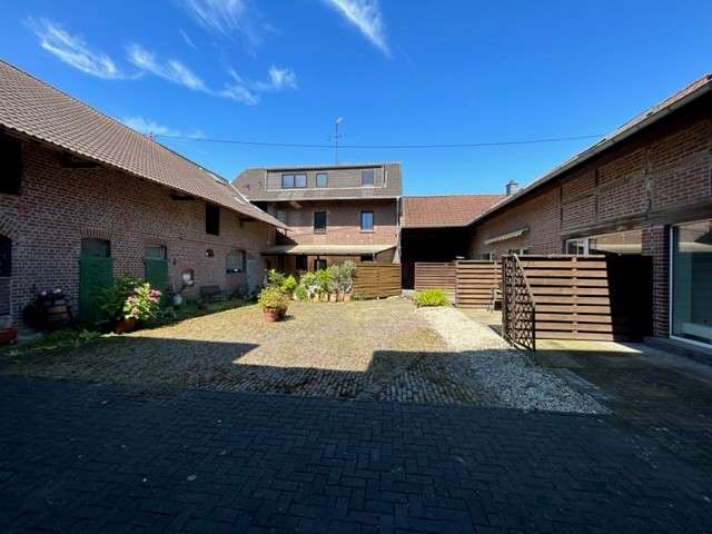Etagenwohnung Korschenbroich - 7 Zimmer, 229 m&sup2;, 160.000&euro; | Angebot:25306896