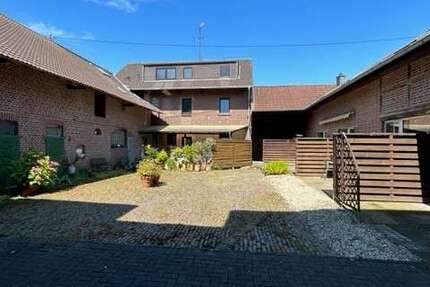 Wohnung Korschenbroich - 7 Zimmer, 229 m&sup2;, 160.000&euro; | Angebot:25306896